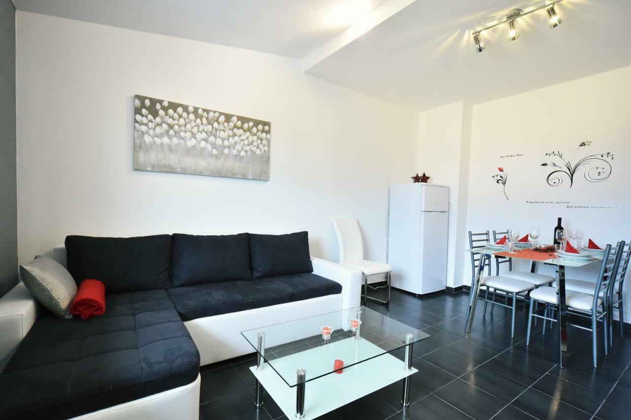 Apartments Trampi Marinici  エクステリア 写真